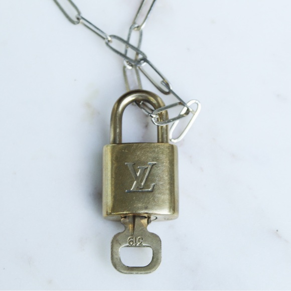 Authentic Louis Vuitton Lock & Key on Chain Necklace - Picture 4 of 5